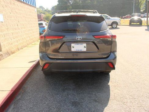 Used 2021 Toyota Highlander XLE FWD image 6
