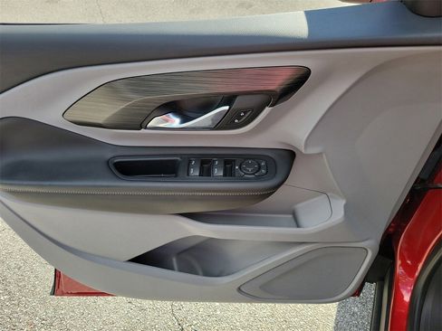 Used 2023 GMC Terrain SLE image 12