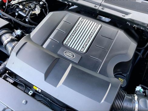 Used 2024 Land Rover Defender 110 SE image 30