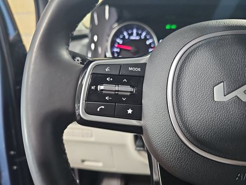Used 2024 Kia Carnival EX FWD image 17