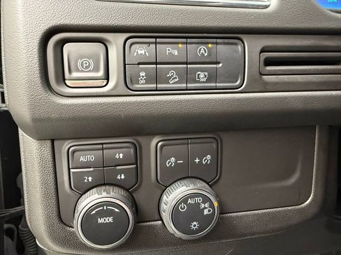 Used 2023 Chevrolet Tahoe Z71 w/ Luxury Package AWD/4WD image 16