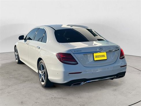 Used 2017 Mercedes-Benz E 300 4MATIC image 3
