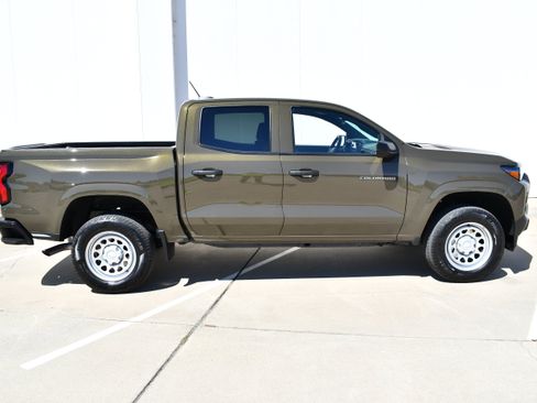 Used 2024 Chevrolet Colorado W/T RWD image 5