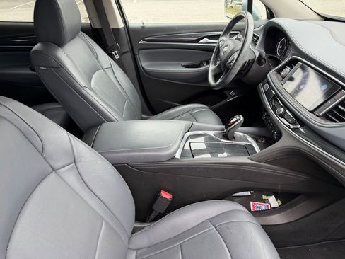 Used 2020 Buick Enclave Essence image 17