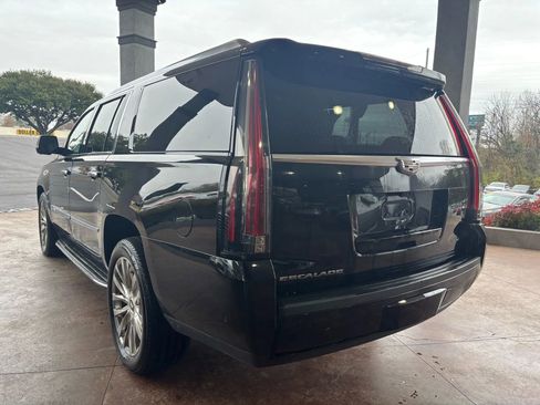 Used 2017 Cadillac Escalade ESV Luxury image 4