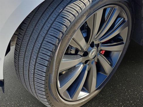 Certified 2024 Land Rover Range Rover SV image 34