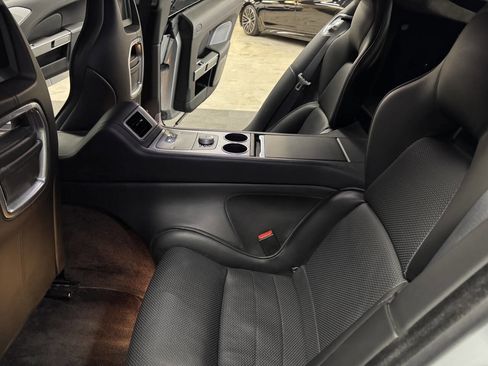 Used 2011 Aston Martin Rapide image 40
