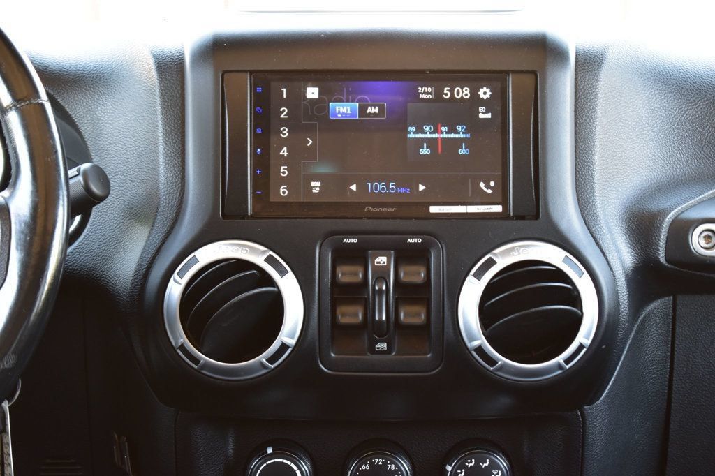Used 2013 Jeep Wrangler Unlimited Rubicon w/ Connectivity Group AWD/4WD image 27
