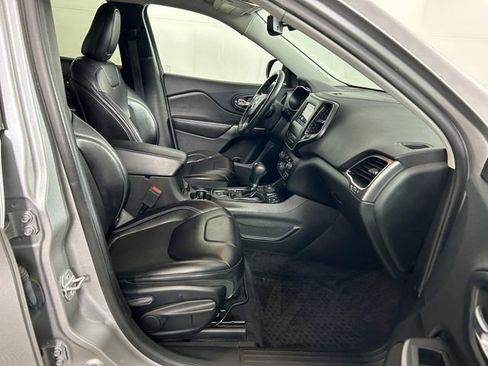 Used 2019 Jeep Cherokee Latitude Plus w/ Comfort/Convenience Group image 29