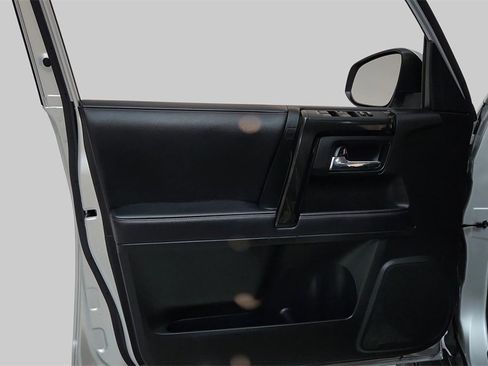 Used 2018 Toyota 4Runner TRD Off-Road image 33