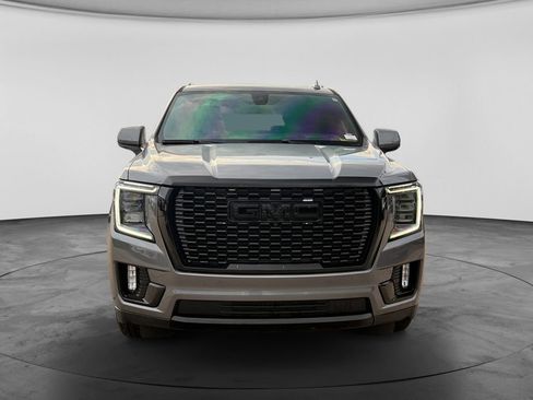 Used 2022 GMC Yukon Denali w/ Denali Premium Package AWD/4WD image 3