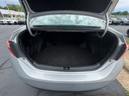 Used 2017 Toyota Corolla LE FWD image 13