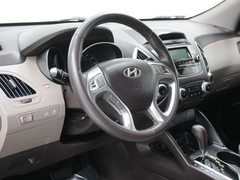 Used 2011 Hyundai Tucson GLS image 9