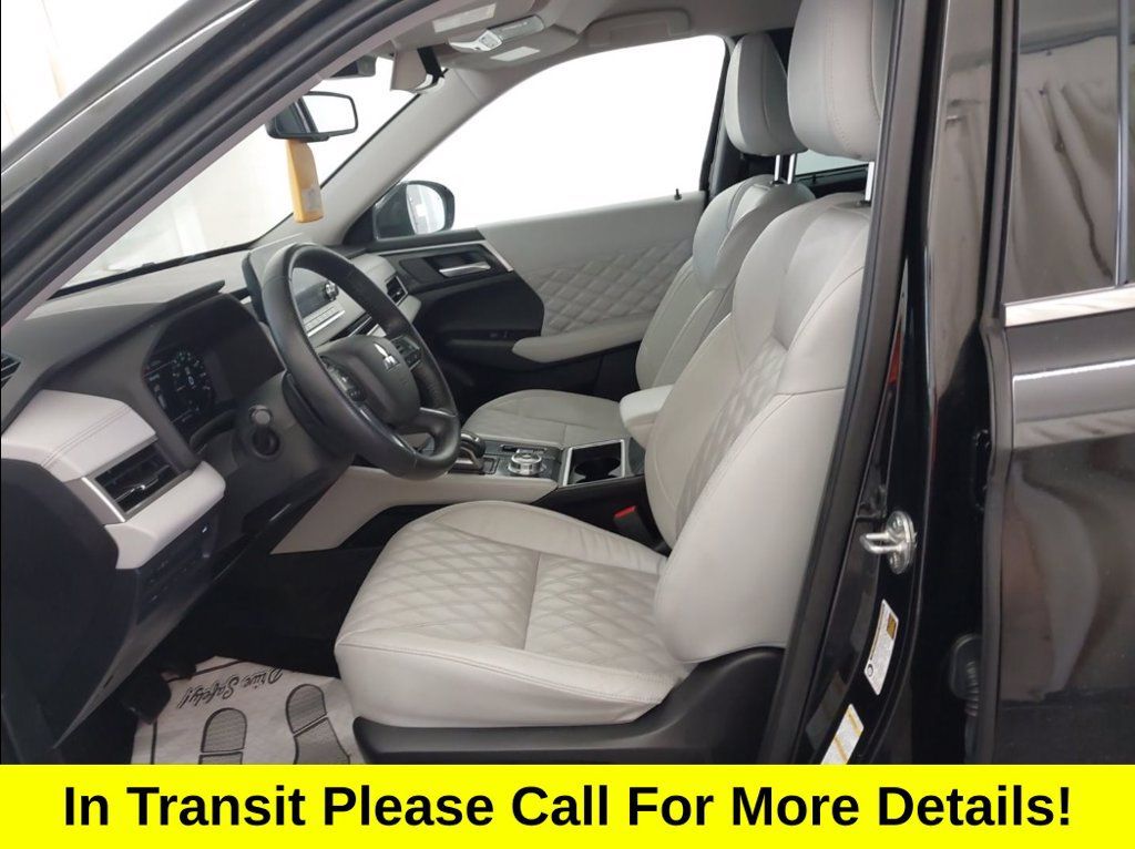 Used 2023 Mitsubishi Outlander SEL FWD image 3