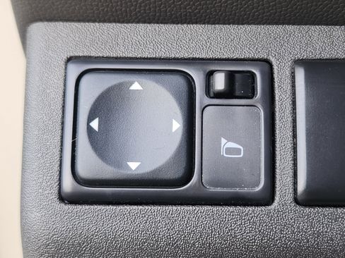 Used 2012 Suzuki Equator Sport image 14