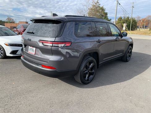 Used 2023 Jeep Grand Cherokee L Laredo image 4