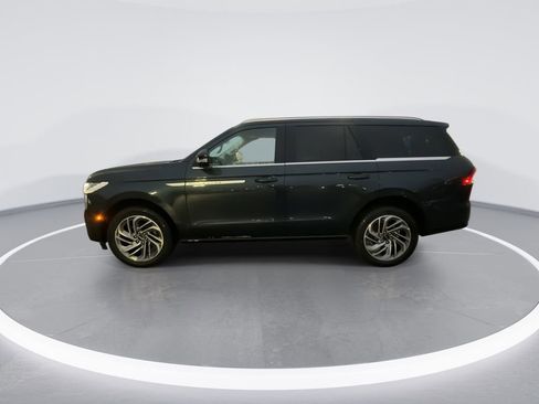 New 2025 Lincoln Navigator Reserve image 5
