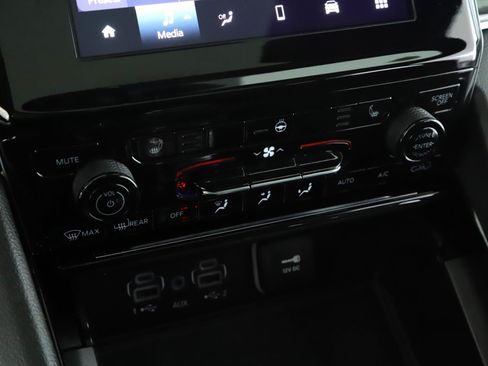 Used 2023 Jeep Grand Cherokee Altitude AWD/4WD image 15