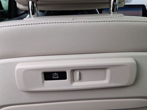 Used 2022 BMW X5 M50i w/ Executive Package image 12