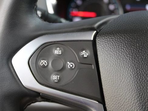 Used 2023 Chevrolet Traverse LT FWD image 16