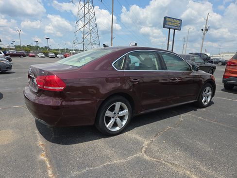 Used 2013 Volkswagen Passat TDI SE image 5