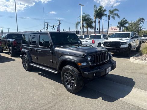 Used 2025 Jeep Wrangler Unlimited Sport AWD/4WD image 2