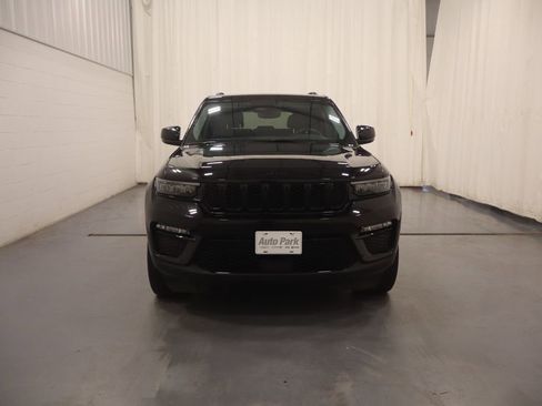 Used 2023 Jeep Grand Cherokee Limited w/ Black Appearance Package image 3