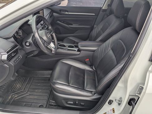 Used 2023 Nissan Altima 2.5 SR w/ SR Premium Package image 23