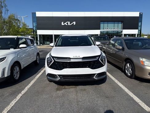 Used 2025 Kia Sportage EX image 5