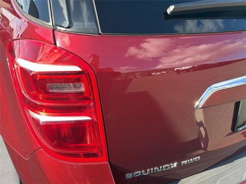 Used 2017 Chevrolet Equinox LT w/ Convenience Package image 28