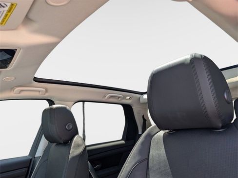 Used 2024 Land Rover Discovery Sport S image 6
