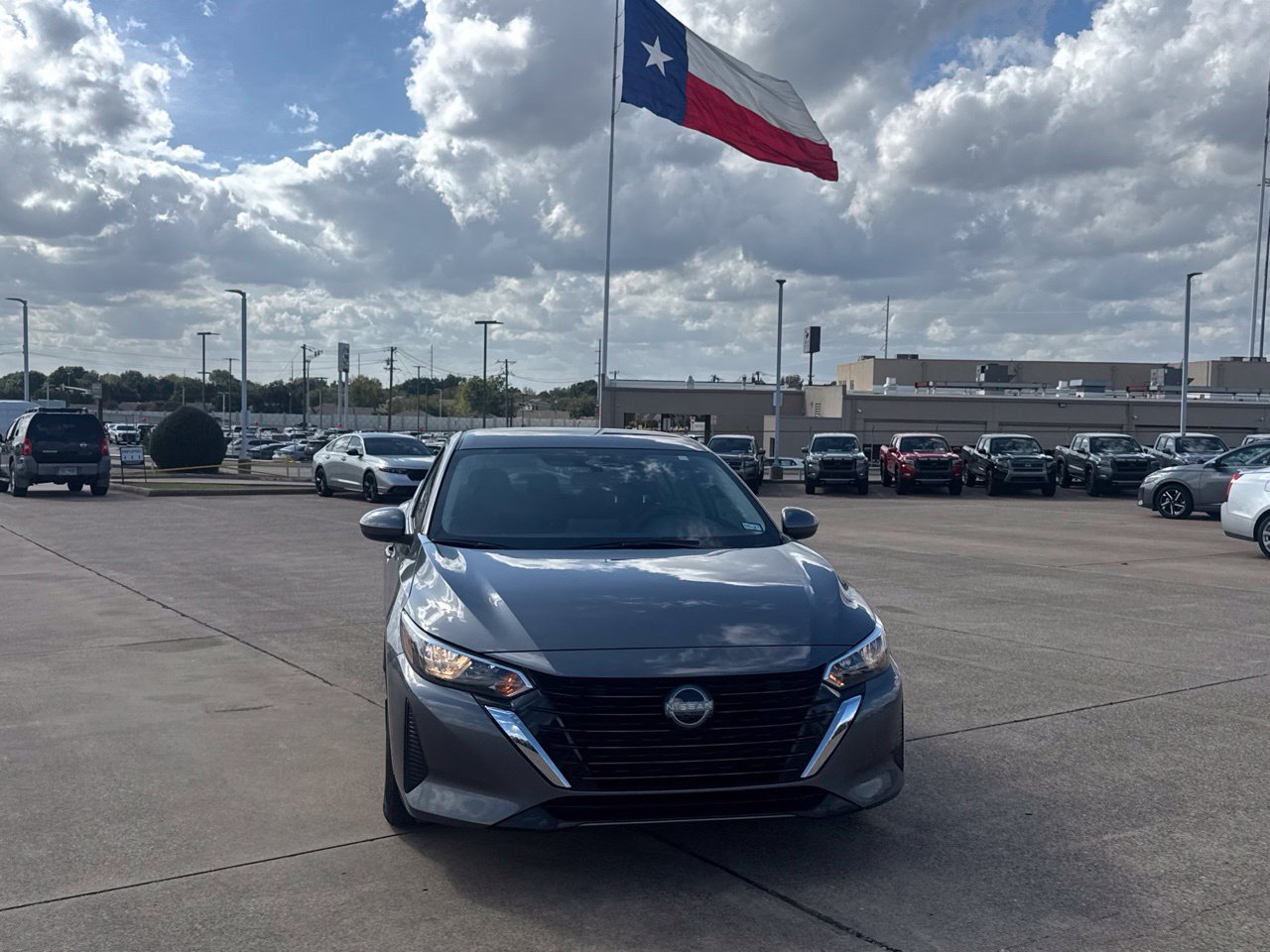 Used 2025 Nissan Sentra SV w/ Trunk Package FWD image 5