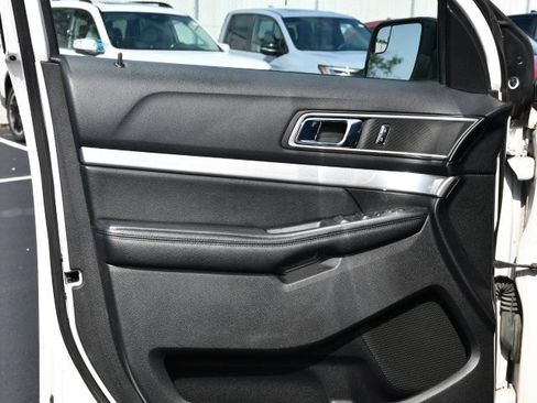 Used 2016 Ford Explorer XLT w/ Equipment Group 202A FWD image 14