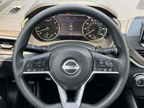Used 2024 Nissan Altima 2.5 SV FWD image 10
