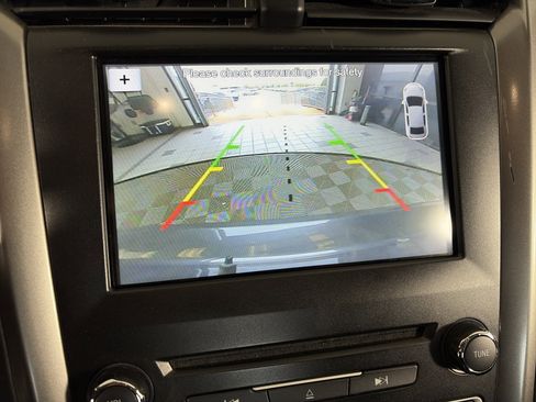 Used 2018 Ford Fusion SE w/ Fusion SE Technology Package FWD image 19