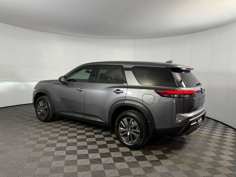 Used 2024 Nissan Pathfinder S image 9