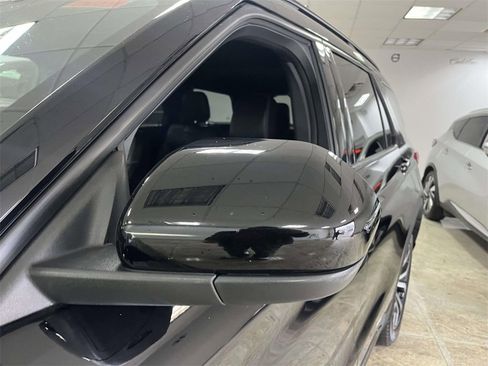 Used 2022 Ford Explorer ST image 11