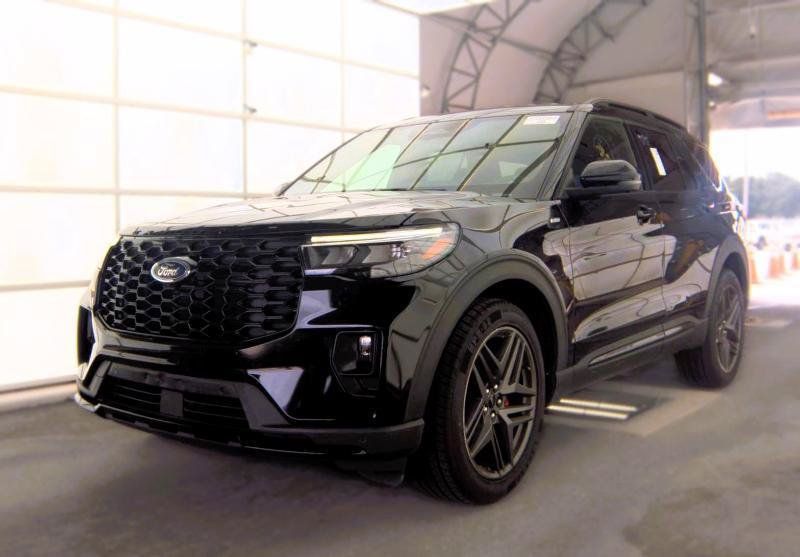 Used 2025 Ford Explorer ST-Line w/ ST-Line Street Pack AWD/4WD image 5