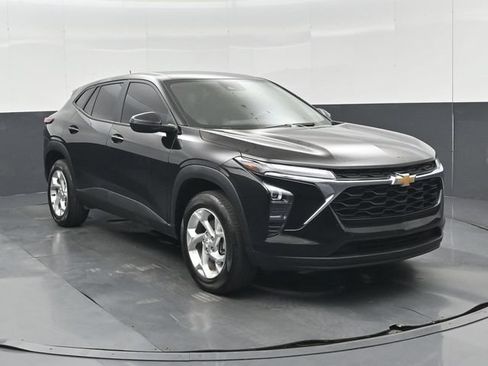 Used 2026 Chevrolet Trax LS w/ LS Convenience Package FWD image 34