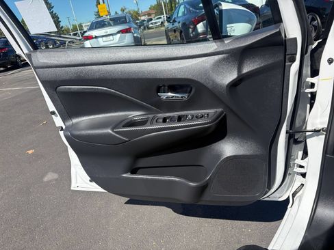 Used 2025 Nissan Versa SV FWD image 18