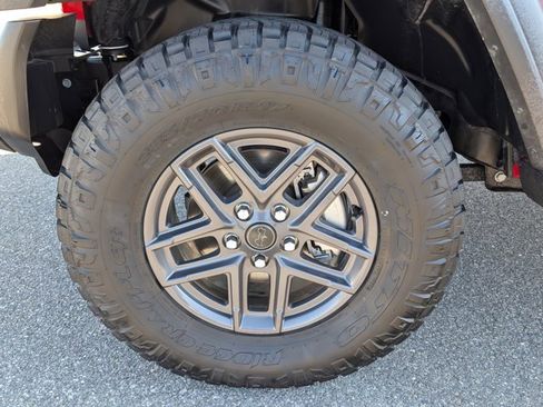 Used 2024 Jeep Wrangler Sport S image 13