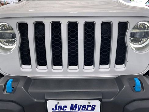 Used 2022 Jeep Wrangler Unlimited Sahara AWD/4WD image 27