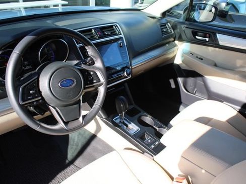 Used 2019 Subaru Outback 2.5i Premium AWD/4WD image 2