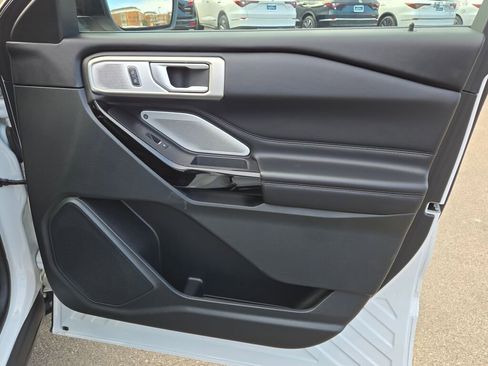 Used 2023 Ford Explorer Platinum w/ Technology Package image 10