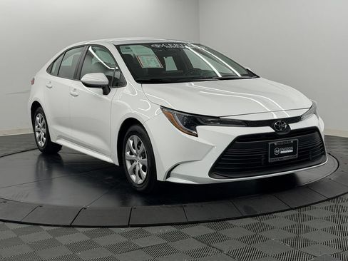 Certified 2025 Toyota Corolla LE FWD image 8