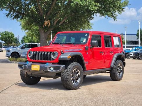 Used 2025 Jeep Wrangler Unlimited Rubicon 4xe w/ Convenience Group AWD/4WD image 3