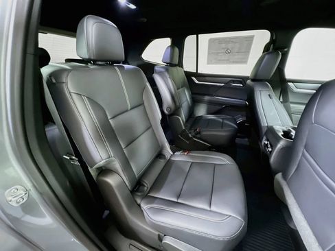 New 2026 GMC Acadia Elevation w/ Elevation Premium Package AWD/4WD image 23