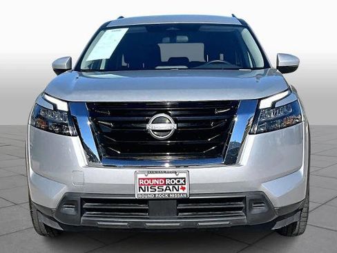 Certified 2024 Nissan Pathfinder SV image 3
