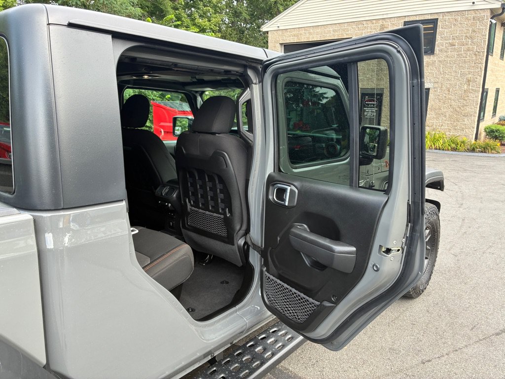 Used 2023 Jeep Gladiator Mojave AWD/4WD image 19
