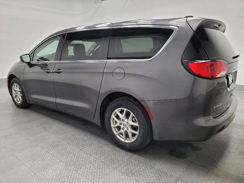 Used 2022 Chrysler Voyager LX image 3